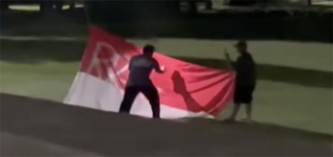 Protes RKUHAP, Dua Pemuda Bali Coret Bendera Merah Putih