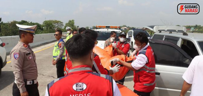4 Orang Tewas dalam Minibus di Tol Tegal, Polisi Selidiki Penyebab