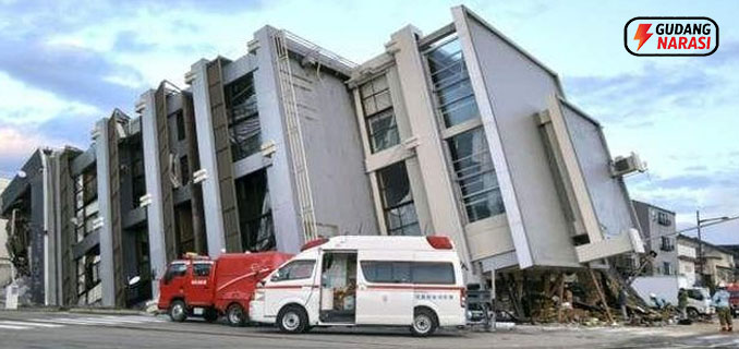 Gempa M 7,5 Jepang Utara Pantauan Udara Ungkap Kerusakan Jalan & Bandara, 30+ Orang Terluka