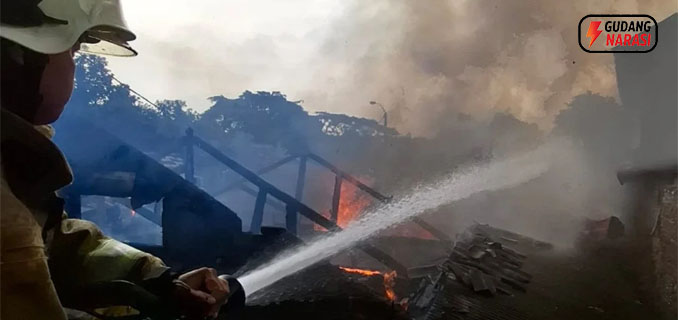 Kebakaran Dua Rumah di Jakarta Barat, Seorang Wanita Meninggal